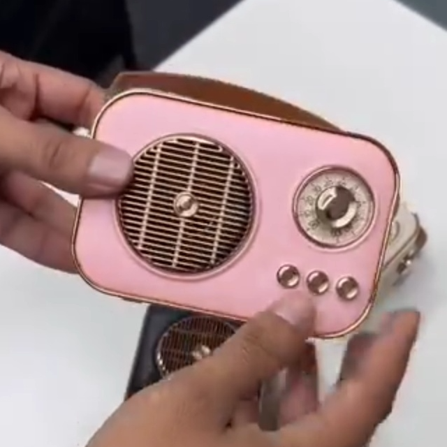 Vintage model bluetooth speaker